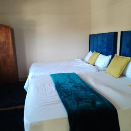 Hotel Triple S Bellville Esterno foto